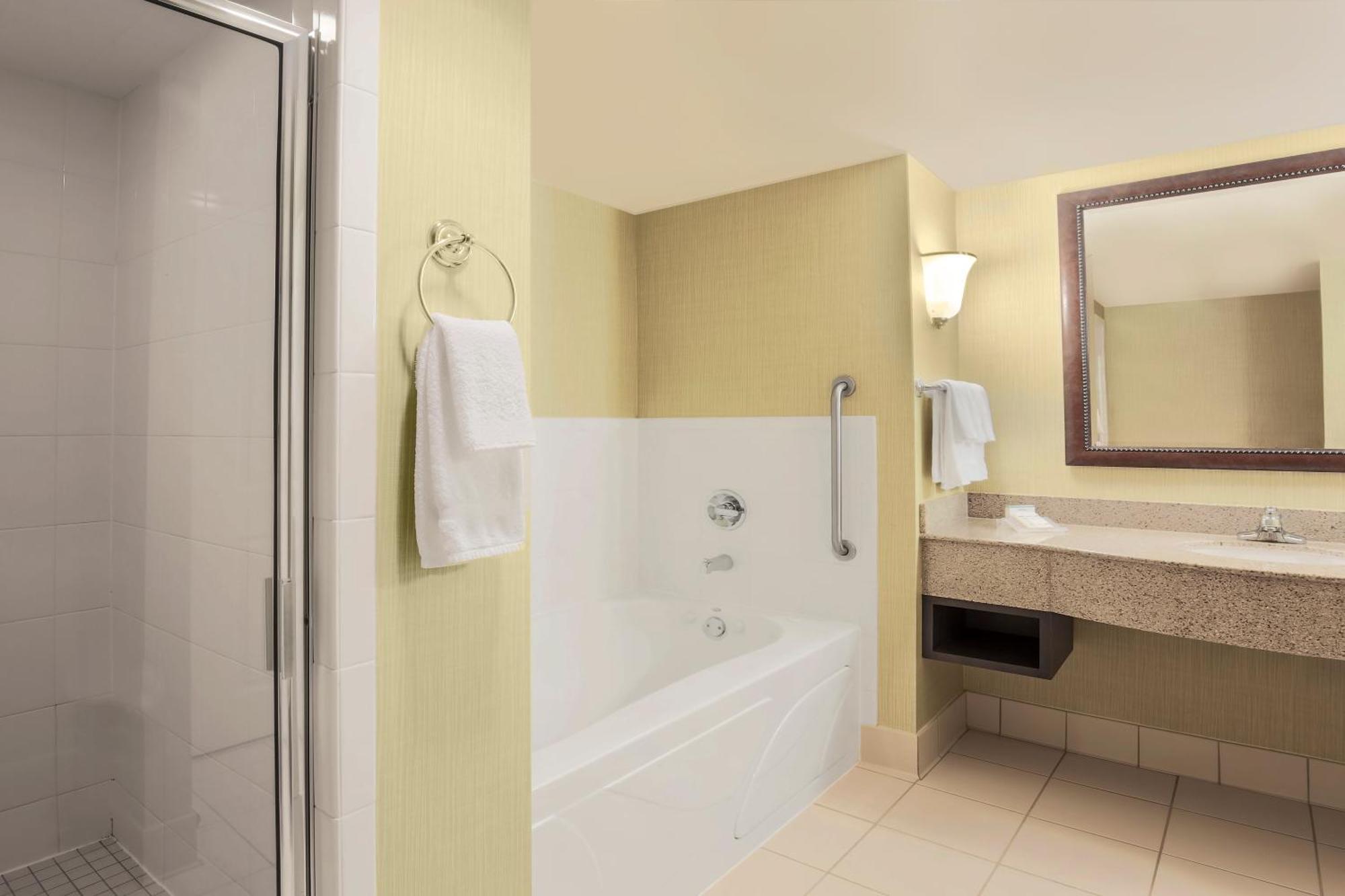 Hilton Garden Inn Chicago/Midway Airport Bedford Park Экстерьер фото