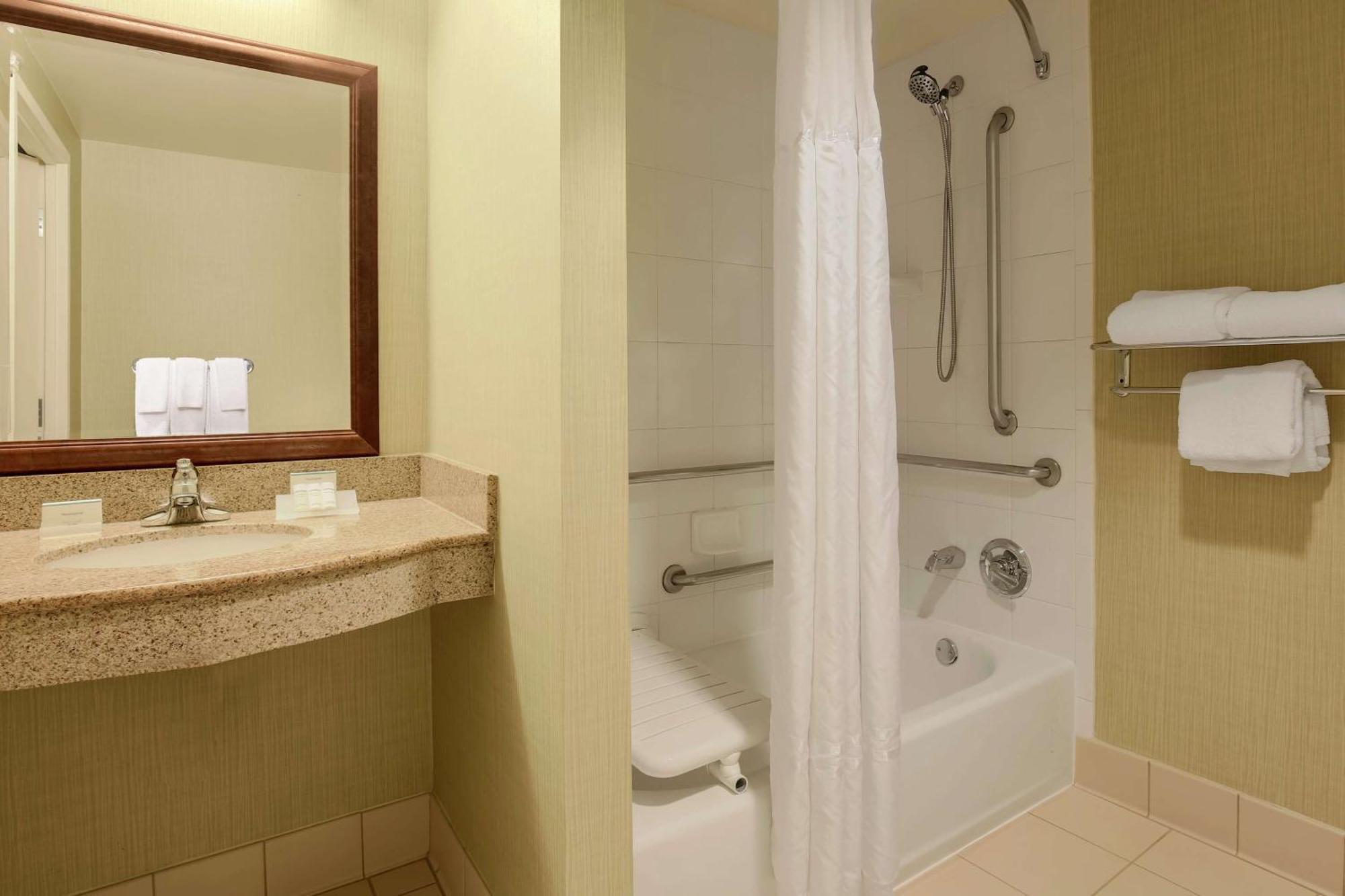 Hilton Garden Inn Chicago/Midway Airport Bedford Park Экстерьер фото