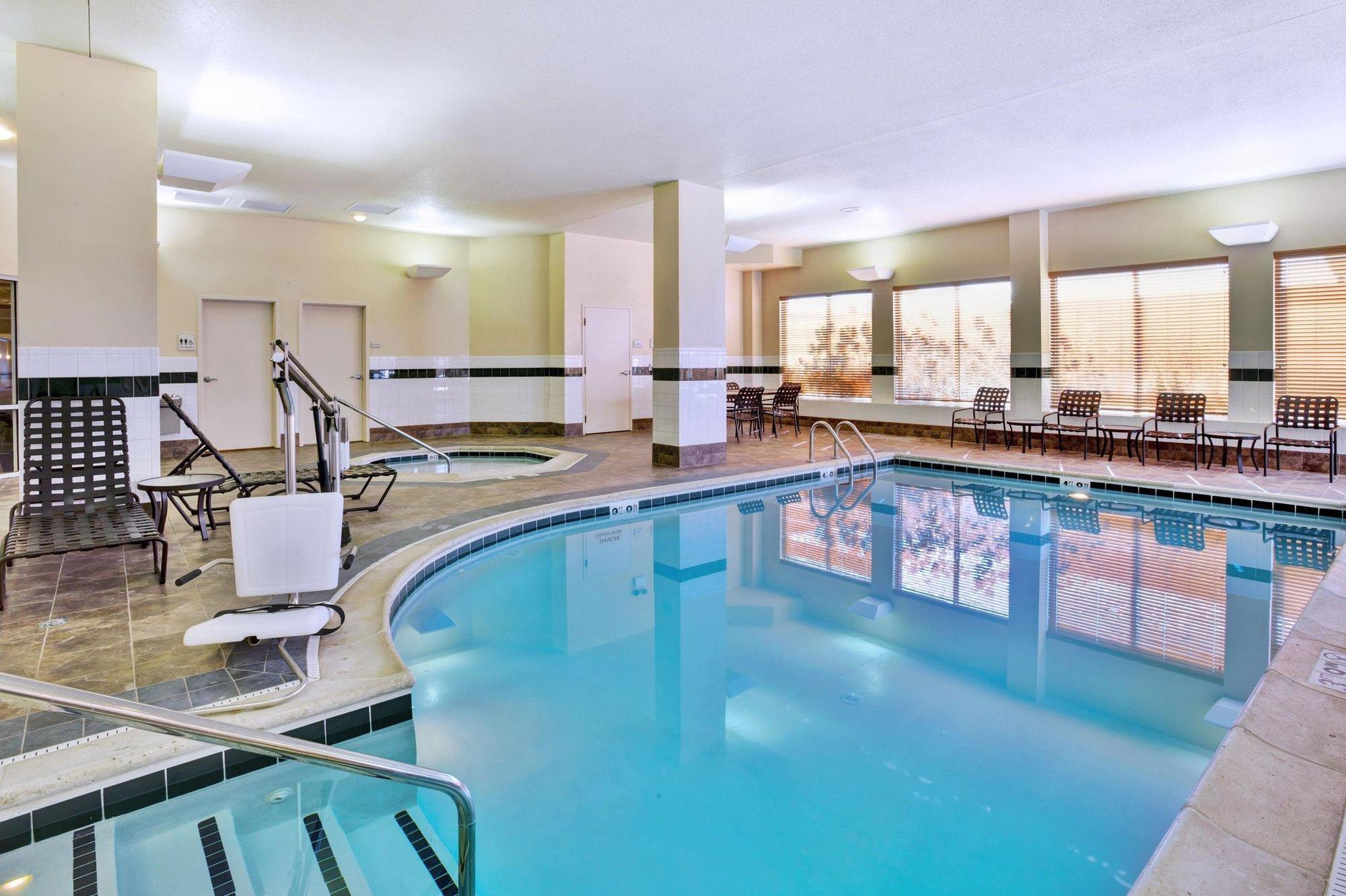 Hilton Garden Inn Chicago/Midway Airport Bedford Park Экстерьер фото